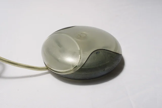 Apple M4848 (Hockey Puck)