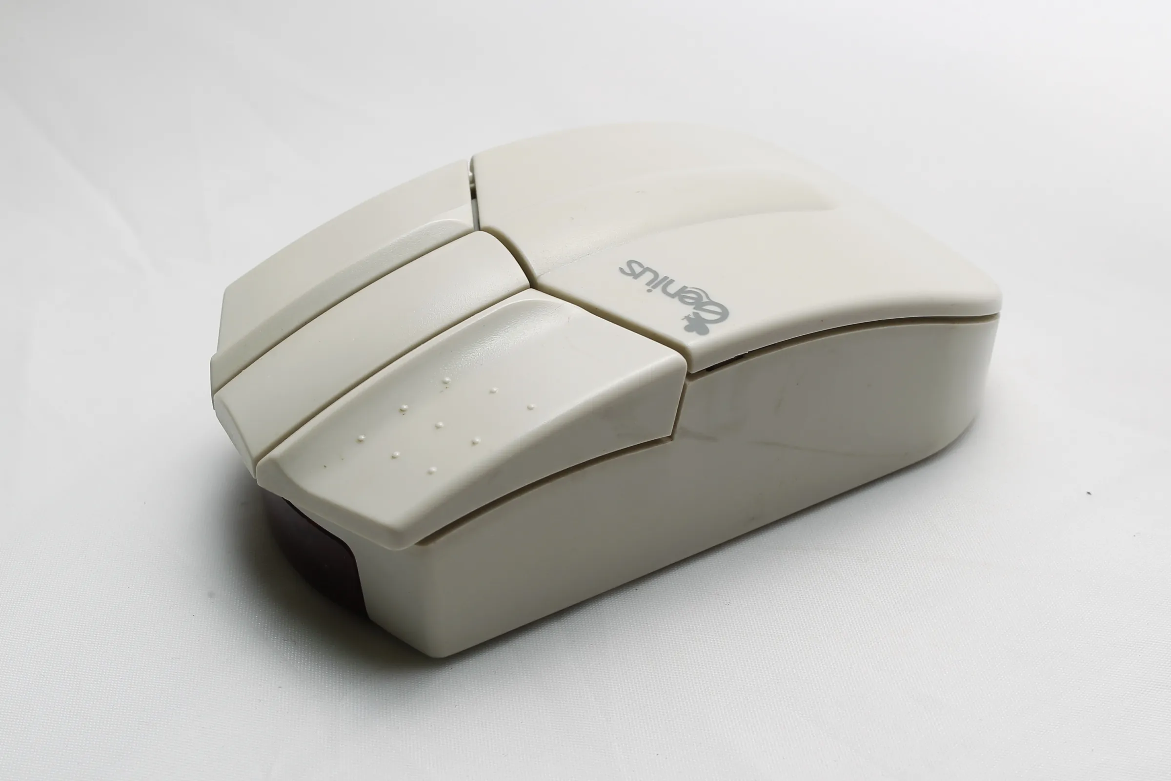Genius HiMouse — ракурс 1