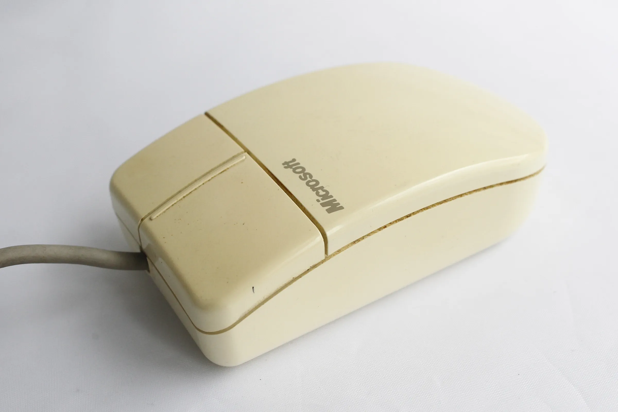 Microsoft Serial-PS/2 Compatible Mouse — view 1