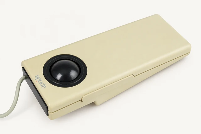 Penny + Giles trackball for Apricot