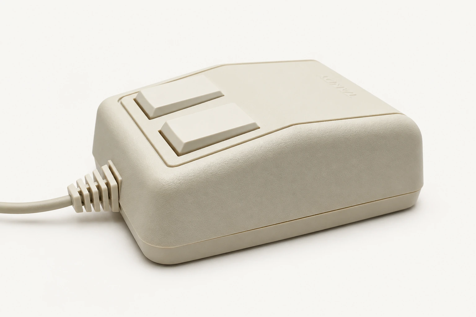 Tandy TRS-80 Deluxe — ракурс 1